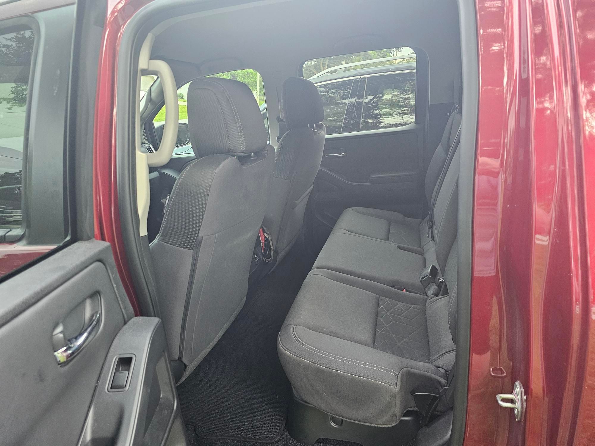 Used 2025 Nissan Frontier SV w/ SV Convenience Package RWD image 6