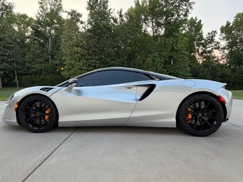 Used 2025 McLaren Artura Spider RWD image 2