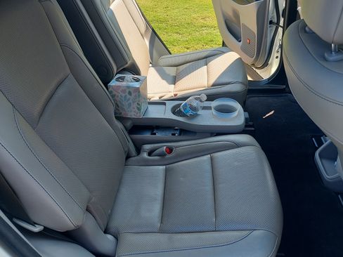 Used 2016 Toyota Highlander Limited Platinum image 9