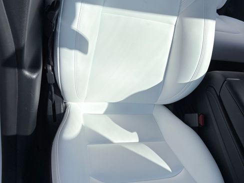 Used 2022 Tesla Model Y Performance image 9