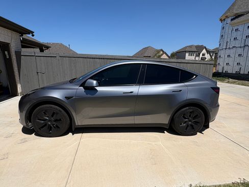 Used 2025 Tesla Model Y Long Range AWD/4WD image 5