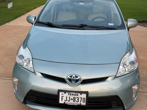 Used 2012 Toyota Prius Three w/ Solar Roof Pkg FWD image 2