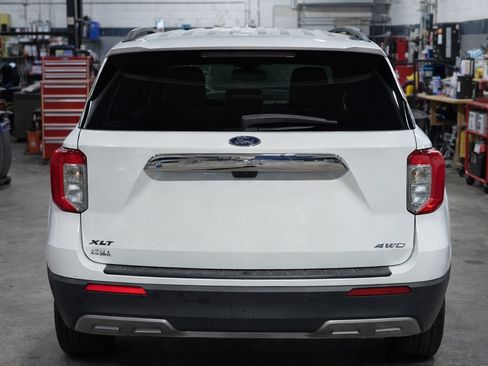 Used 2021 Ford Explorer XLT w/ Equipment Group 202A image 6