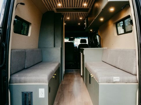 Used 2024 Mercedes-Benz Sprinter 2500 image 5