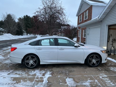 Used 2021 Honda Accord Touring image 4