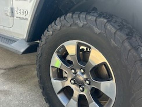 Used 2018 Jeep Wrangler Unlimited Sahara AWD/4WD image 20