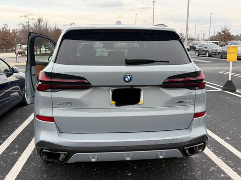 Used 2025 BMW X5 xDrive50e w/ M Sport Package image 16