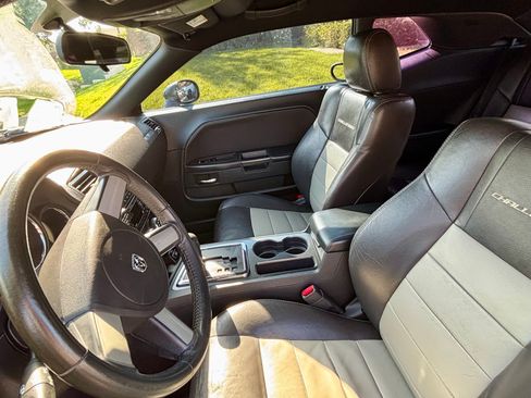 Used 2010 Dodge Challenger R/T RWD image 8