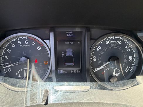Used 2020 Toyota Tacoma TRD Off-Road w/ Technology Package AWD/4WD image 15