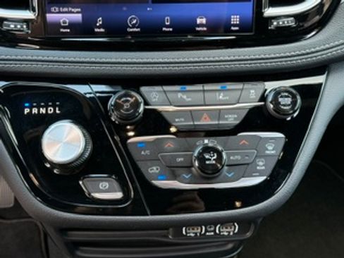 Used 2023 Chrysler Pacifica Touring-L w/ S Appearance Package FWD image 14