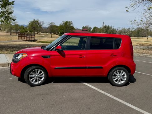 Used 2012 Kia Soul + FWD image 1
