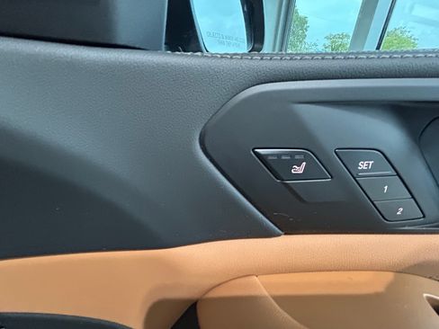 Used 2024 BMW X7 xDrive40i w/ Executive Package image 10