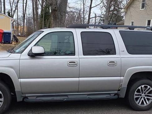 Used 2005 Chevrolet Suburban Z71 w/ Preferred Equipment Group image 4