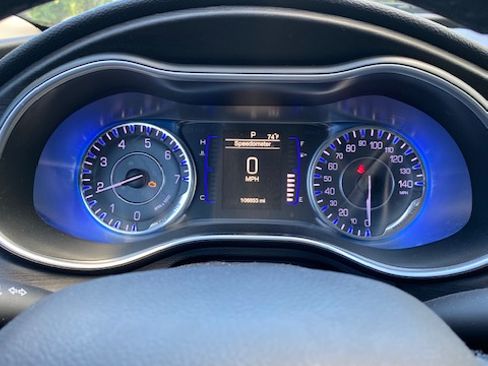 Used 2016 Chrysler 200 Limited w/ Convenience Group image 5