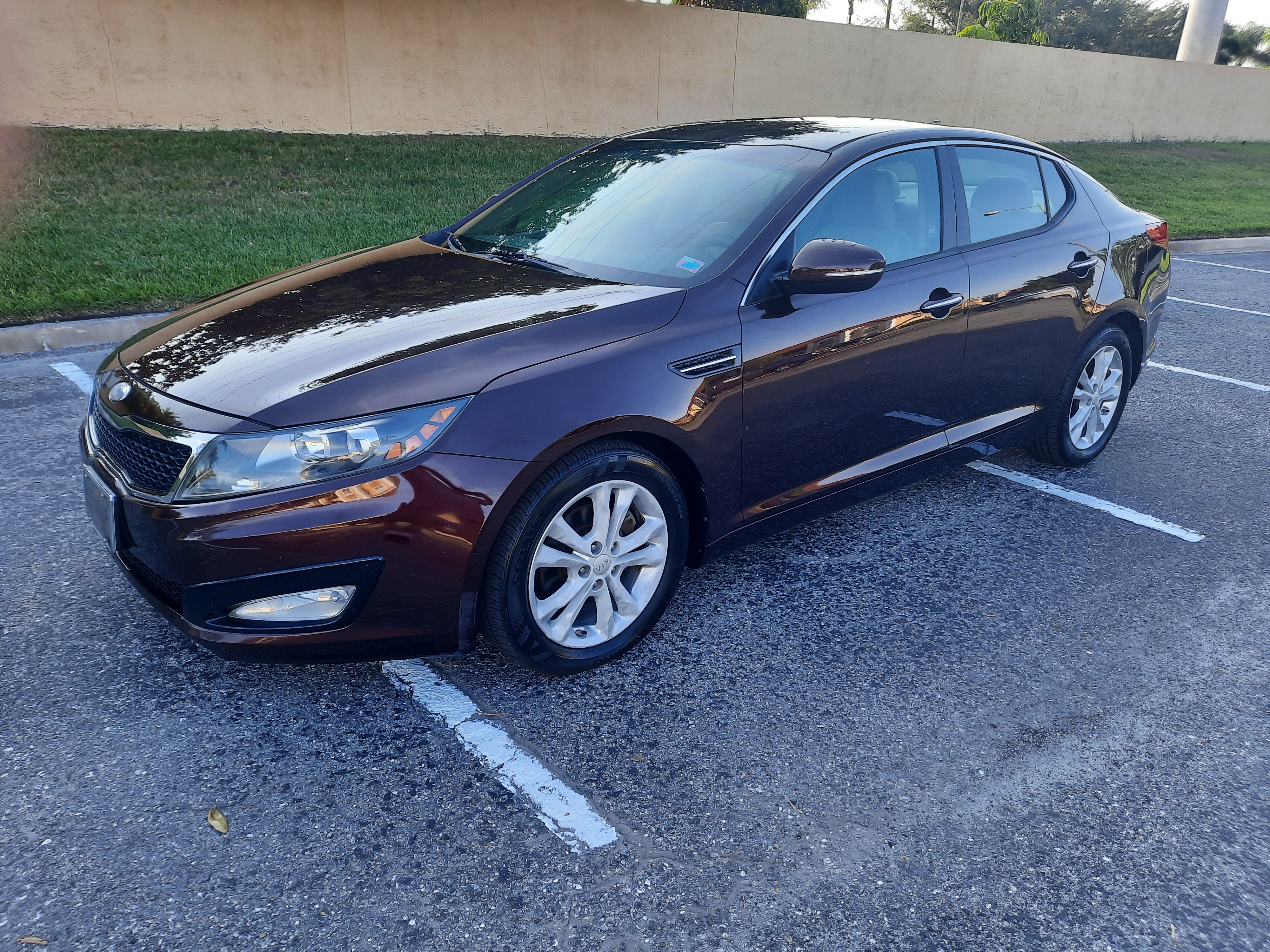 Used 2013 Kia Optima LX FWD image 1