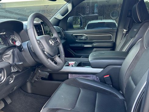 Used 2025 RAM 1500 Laramie AWD/4WD image 4