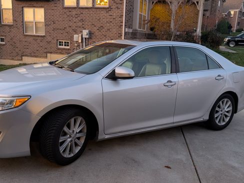 Used 2013 Toyota Camry XLE image 1