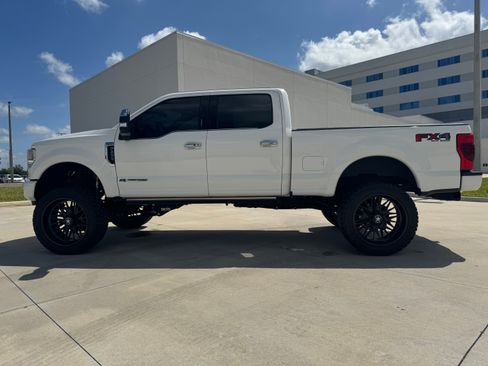 Used 2021 Ford F250 Platinum w/ FX4 Off-Road Package AWD/4WD image 2