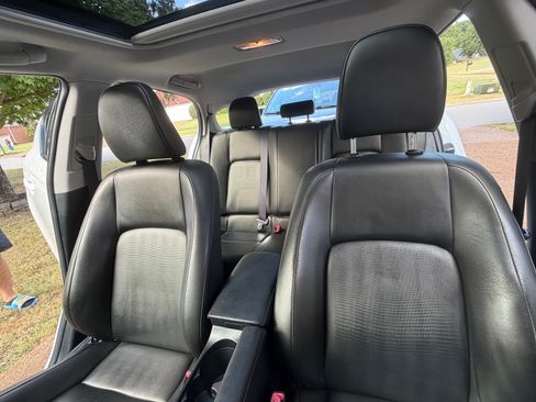 Used 2013 Lexus CT 200h FWD image 10