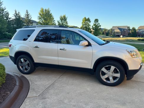 Used 2011 GMC Acadia SLT FWD image 8