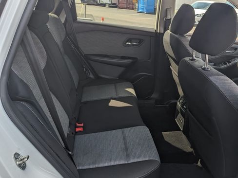 Used 2021 Nissan Rogue SV image 12