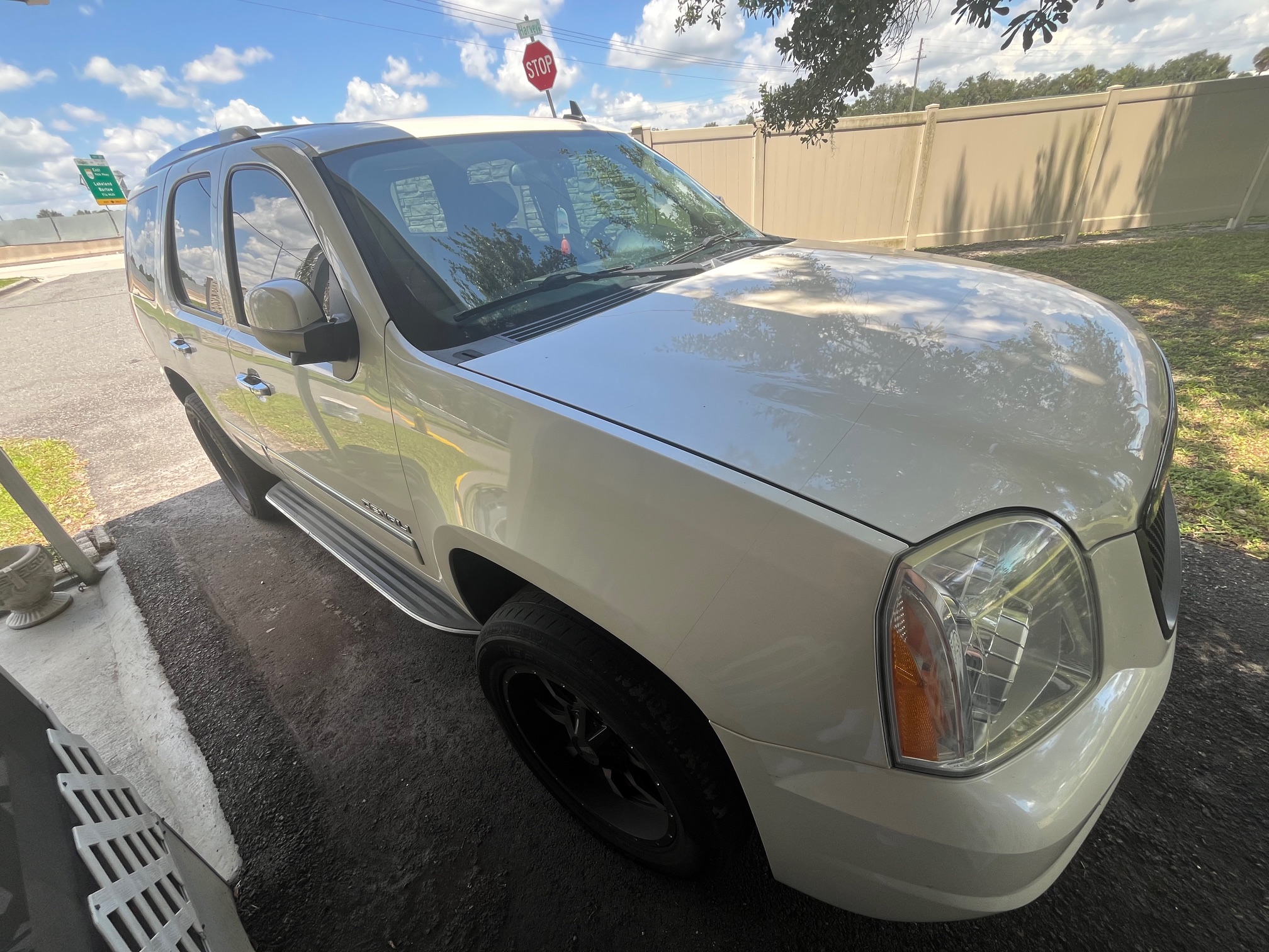 Used 2014 GMC Yukon Denali AWD/4WD image 11