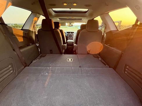 Used 2016 Chevrolet Traverse LT w/ Style and Technology Package image 11