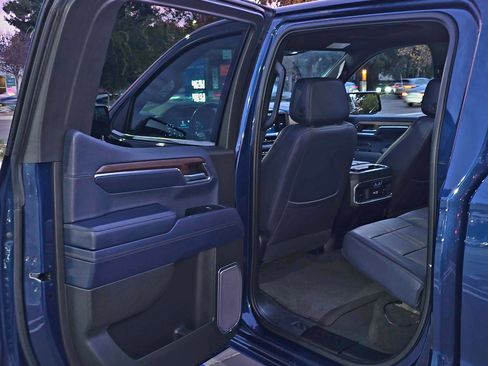 Used 2022 Chevrolet Silverado 1500 High Country w/ Technology Package image 21