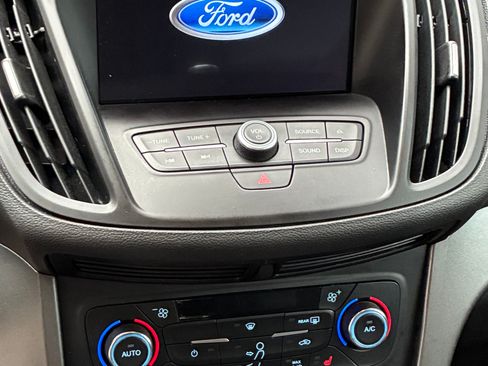 Used 2017 Ford Escape SE w/ SE Leather Comfort Package image 13