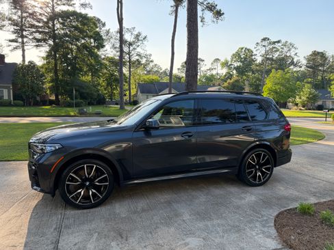Used 2022 BMW X7 xDrive40i w/ M Sport Package image 4
