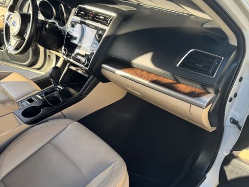 Used 2018 Subaru Outback 3.6R Limited image 2