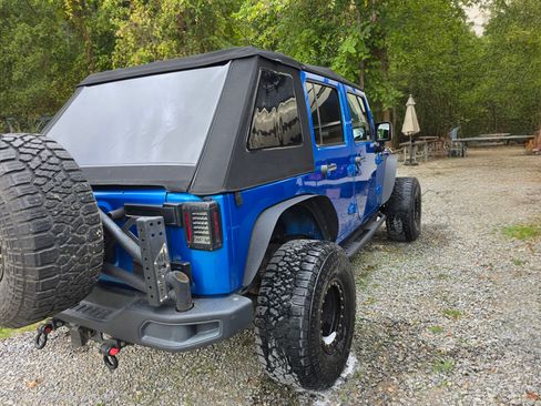 Used 2016 Jeep Wrangler Unlimited Rubicon image 5