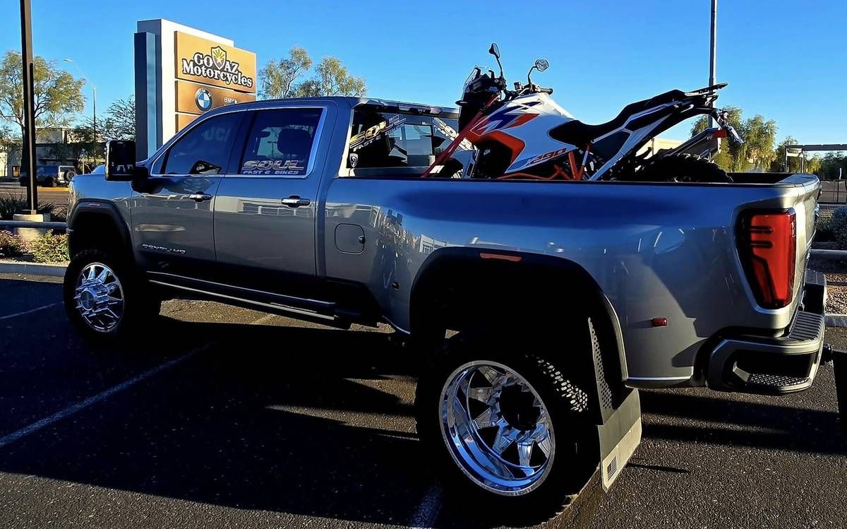 Used 2024 GMC Sierra 3500 Denali Ultimate AWD/4WD image 24