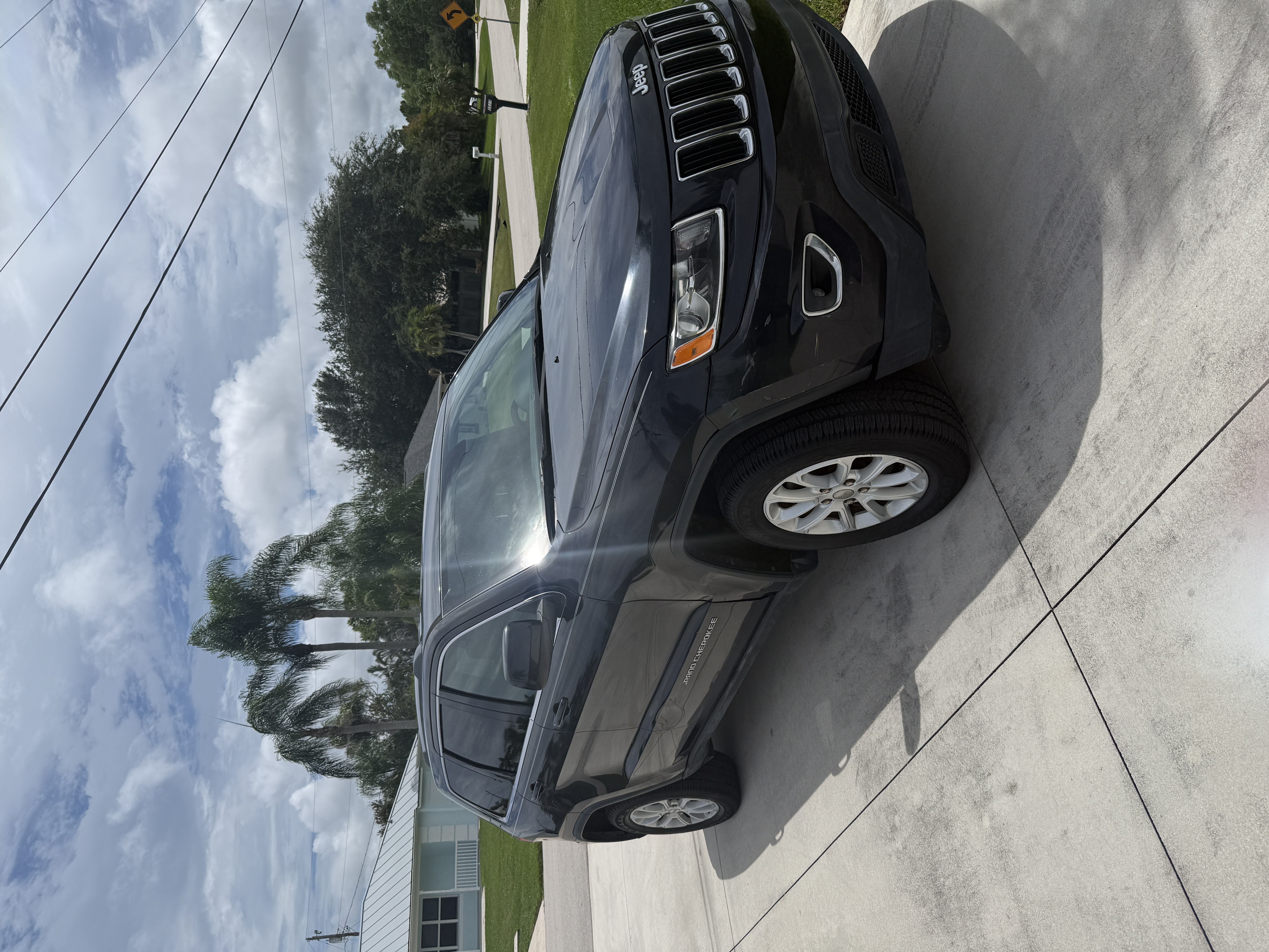 Used 2016 Jeep Grand Cherokee Laredo RWD image 1