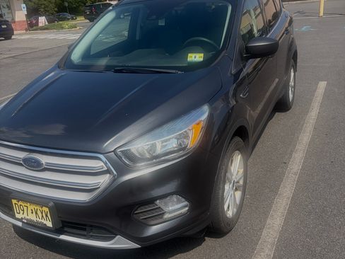Used 2019 Ford Escape SE AWD/4WD image 1
