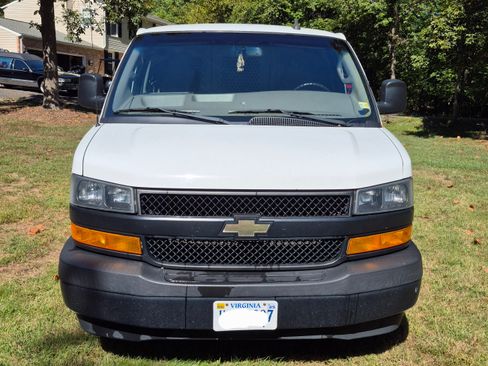 Used 2018 Chevrolet Express 2500 w/ Driver Convenience Package image 4