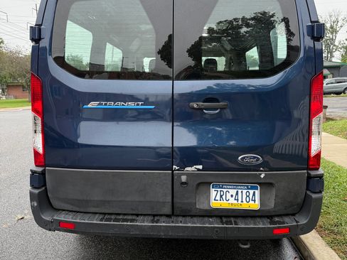 Used 2022 Ford E-Transit Low Roof image 9