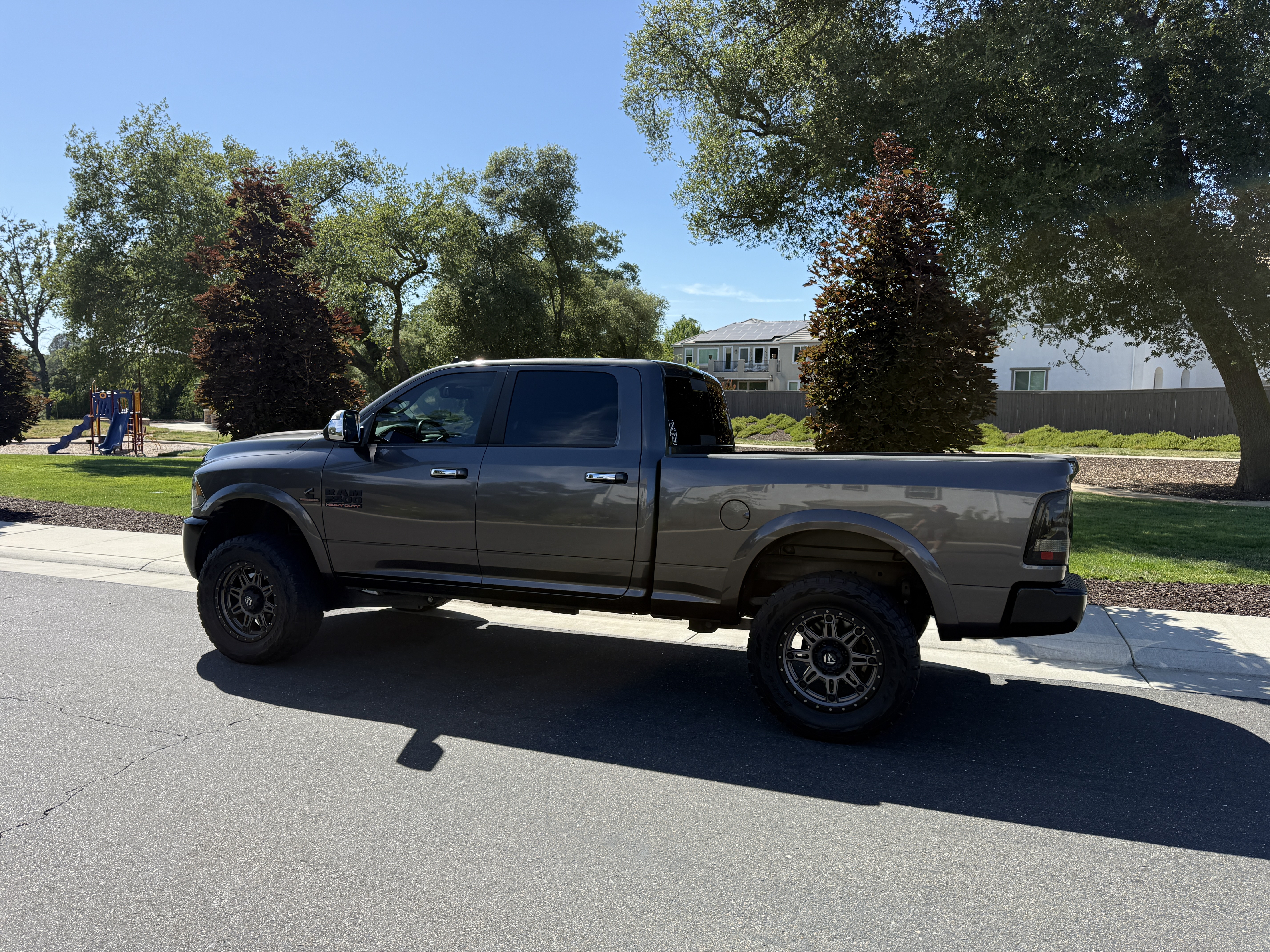 Used 2015 RAM 2500 Laramie AWD/4WD image 9