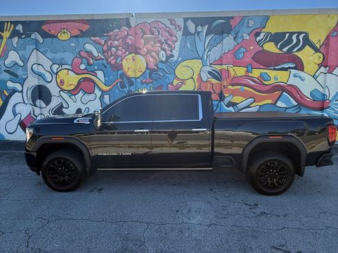 Used 2023 GMC Sierra 2500 Denali w/ Denali Black Diamond Edition image 2