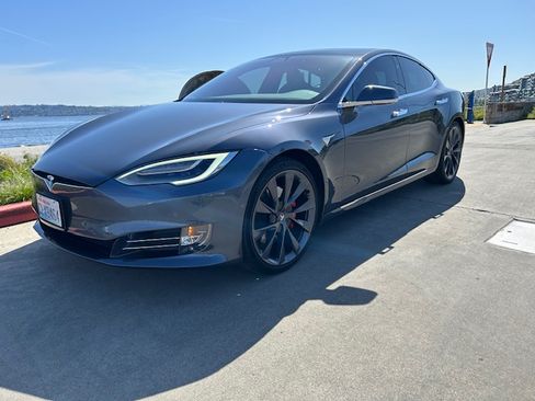 Used 2020 Tesla Model S Long Range Plus image 5