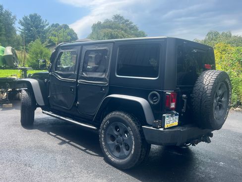 Used 2015 Jeep Wrangler Unlimited Sport w/ Connectivity Group AWD/4WD image 5