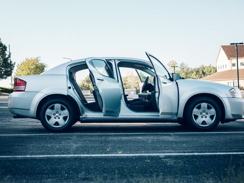 Used 2010 Dodge Avenger SXT image 13
