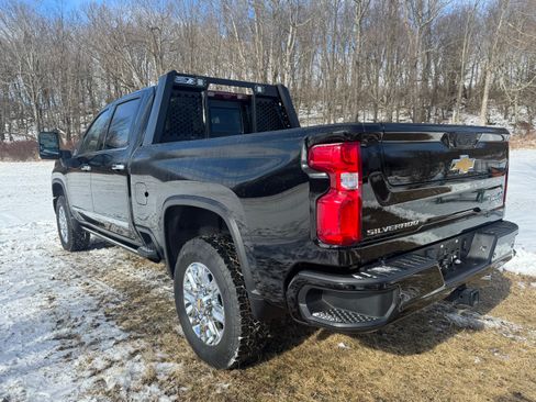 Used 2024 Chevrolet Silverado 2500 High Country w/ High Country Premium Package image 9