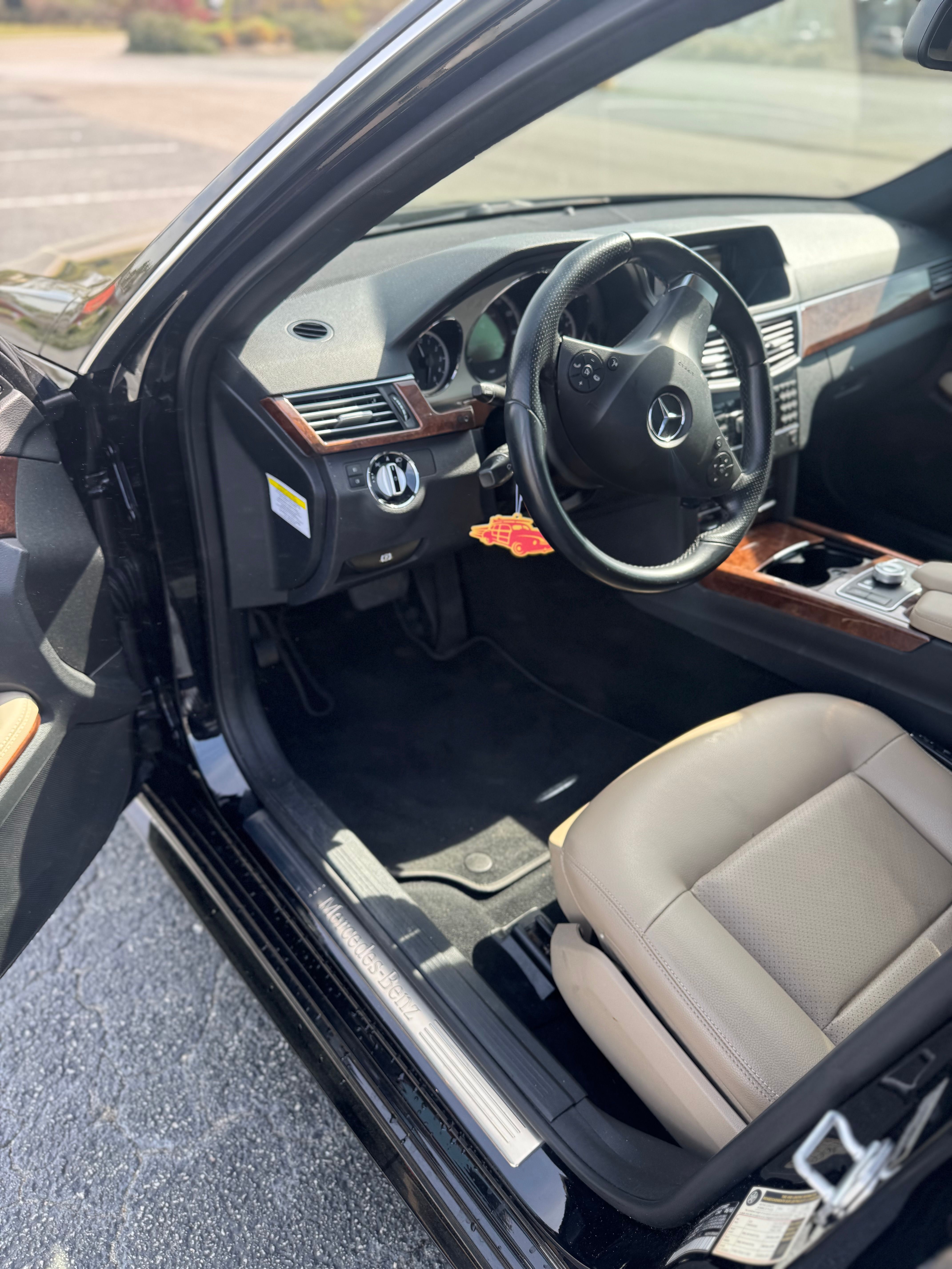 Used 2010 Mercedes-Benz E 350 Sedan image 9