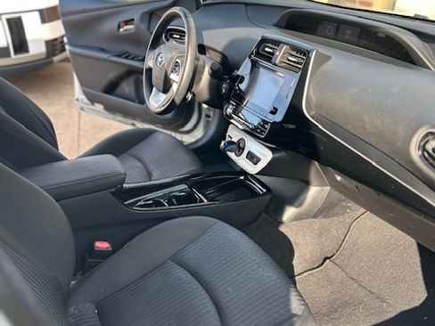 Used 2017 Toyota Prius Three Touring image 17