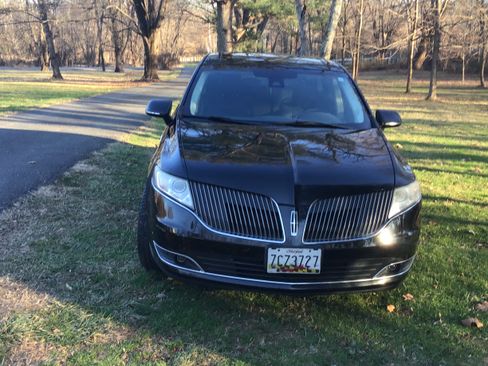 Used 2013 Lincoln MKT AWD image 11