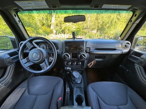 Used 2013 Jeep Wrangler Sport AWD/4WD image 11
