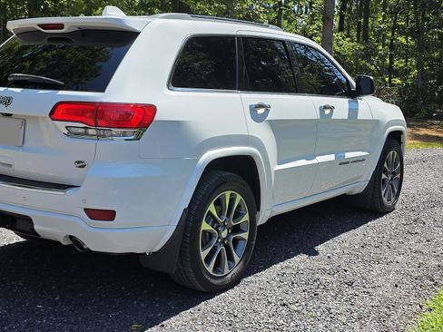 Used 2018 Jeep Grand Cherokee Overland image 5
