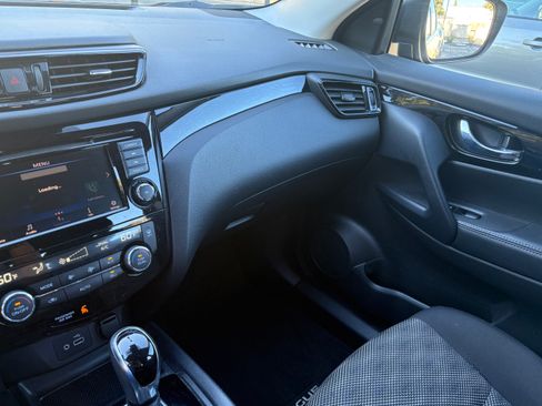 Used 2021 Nissan Rogue Sport SV image 22