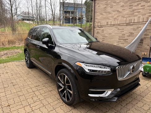 Used 2023 Volvo XC90 B5 Plus w/ Protection Package Premier image 2